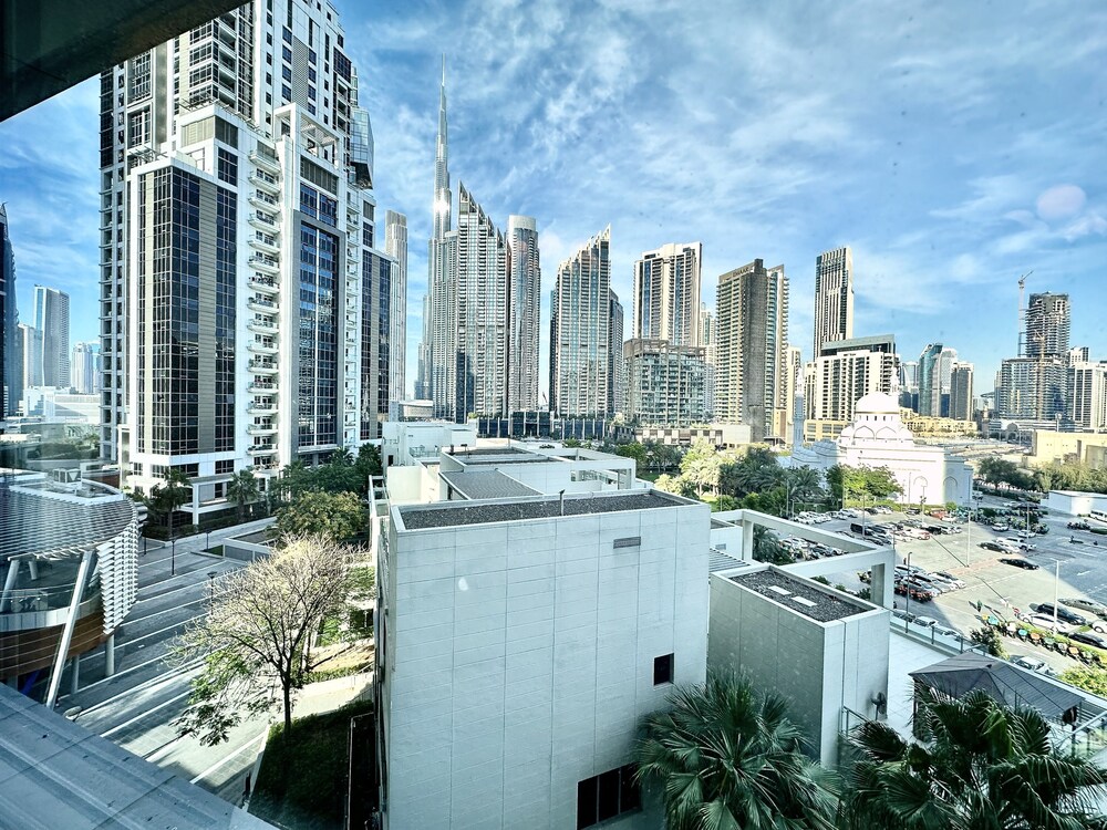 Lux BnB Executive Tower Business Bay