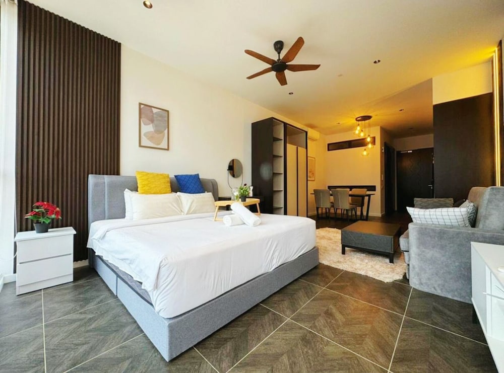 Scarletz Suites KLCC by Purple Orchid