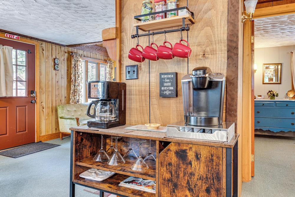 2 Mi to Ossipee Lake: Forest-view Sanctuary!