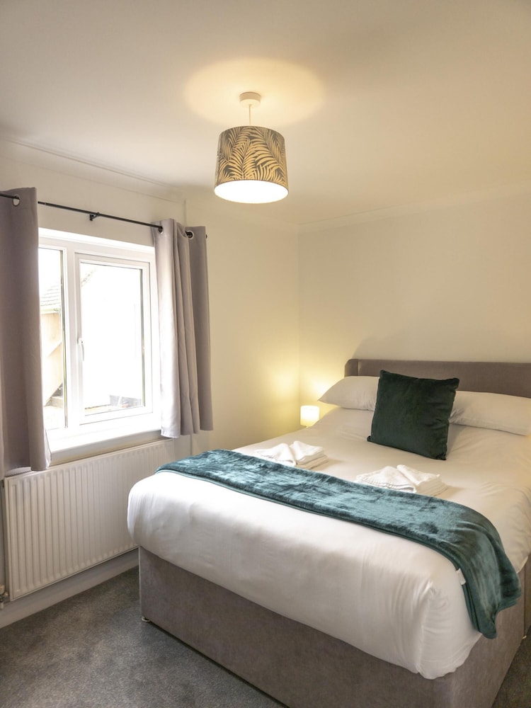 Gower Hideaway - 2 Bed Apartment - Ocean Breeze view 4