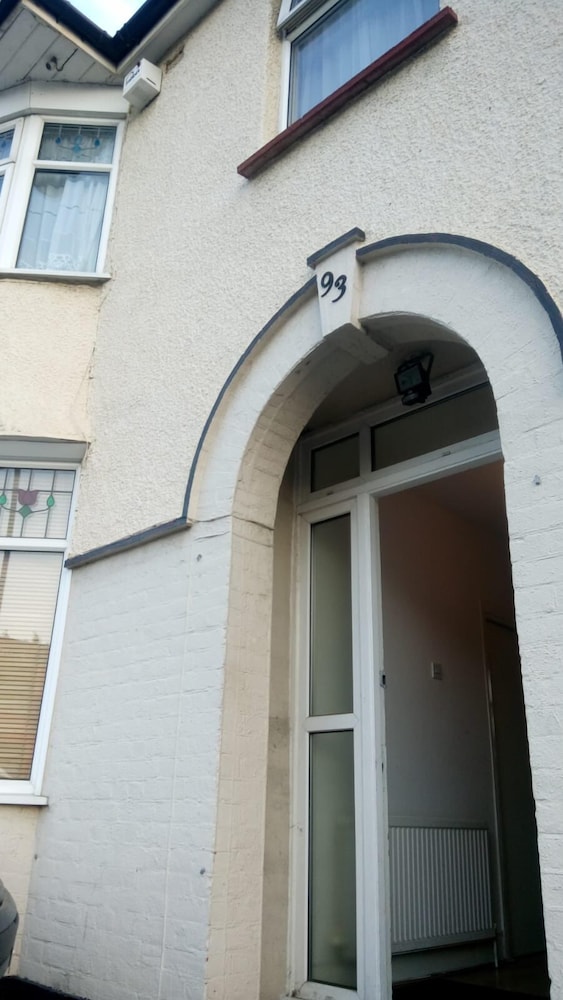 Barking Guest House