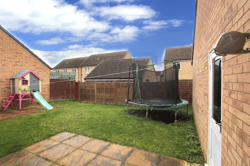 Beautiful 5 Bed Detached House - Sleeps 9 view 5