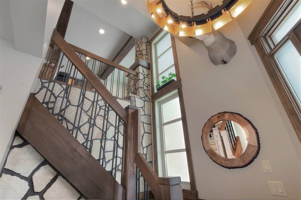 Feathertop 480 - Stunning High-End House with Amazing Views - Image 1