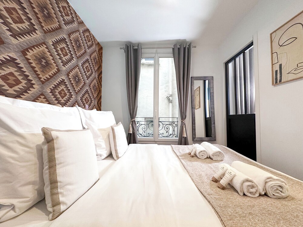 1613 Montmartre