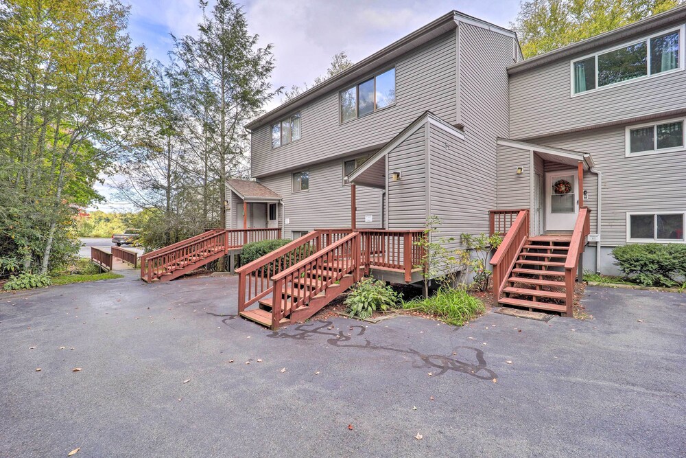 Walk to Ski Resort: Sugar Mountain Haven w/ Views!