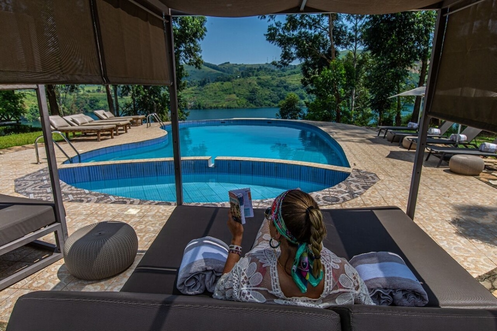 Crater Safari Lodge