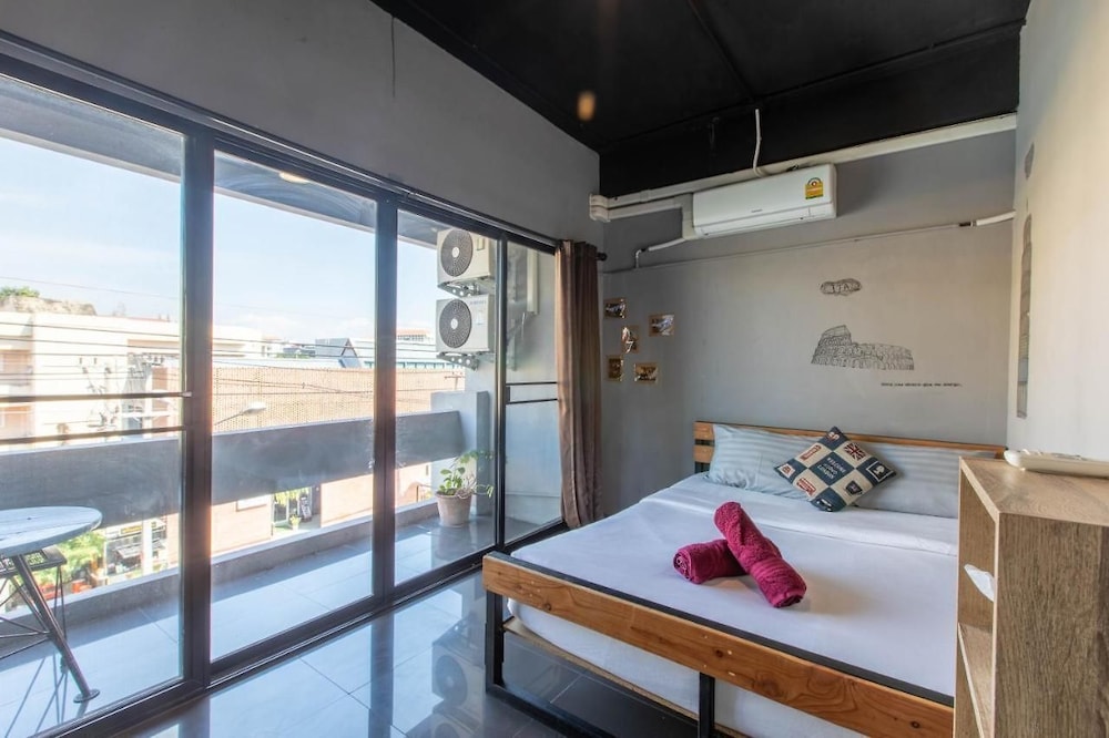 La Belle Nuit House