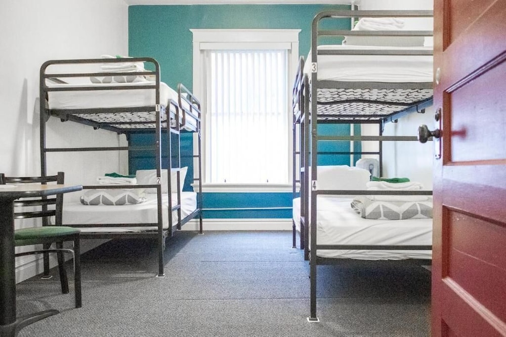 11th Avenue Hostel