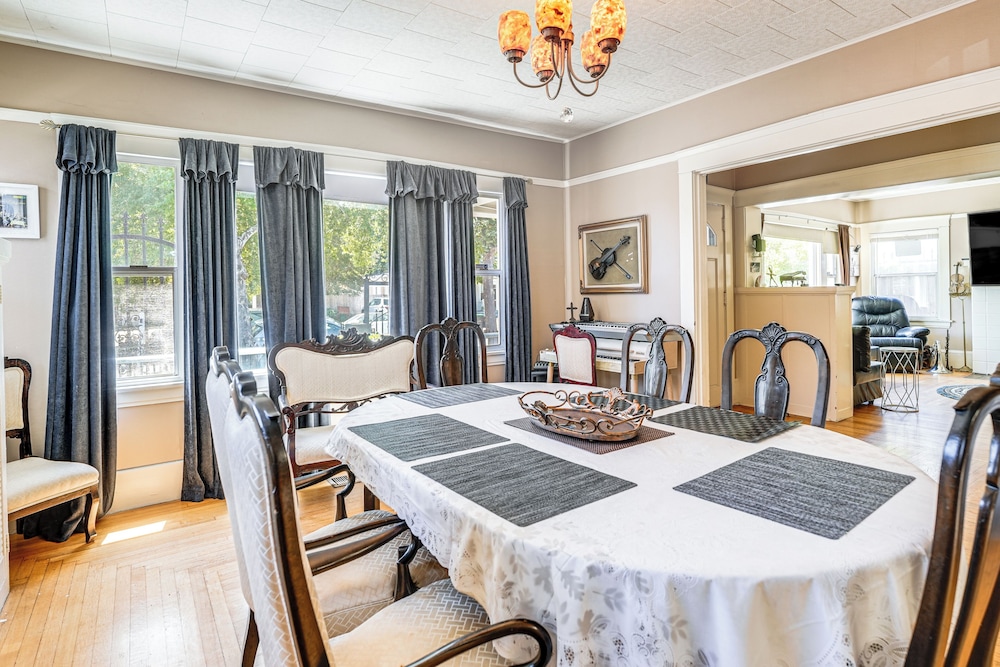 Miracle Mile Stay: Classic Stockton Home w/ Yard!