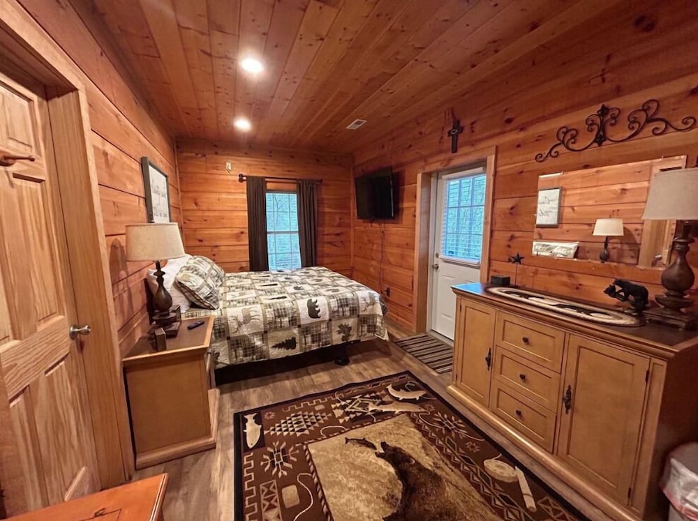 Riverside Retreat 4 Bedroom Cabin