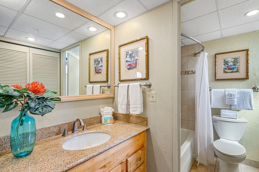 Kaanapali Shores Studio 742 Studio Bedroom Condo by RedAwning