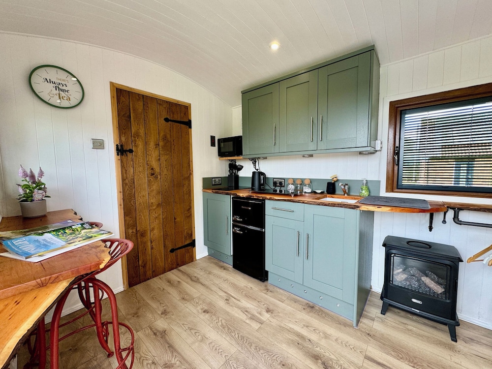 Mooffitch Riverview Hut