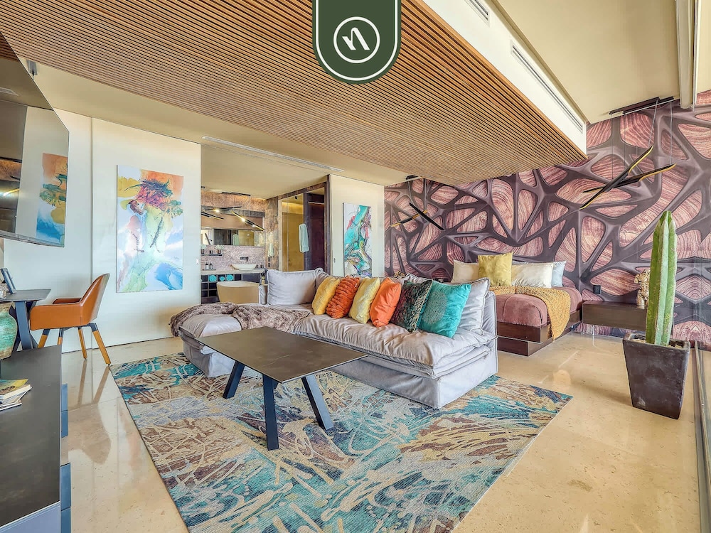 Two Story 2 BR Penthouse - Pool - Ocean View