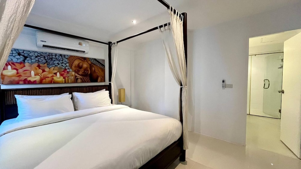 B6 - 1 Bdr Modern Condo With Balcony and Pool, Karon