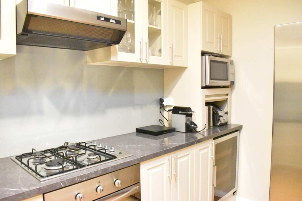 Professionally Cleaned 2bdr Villa, Great Location view 5