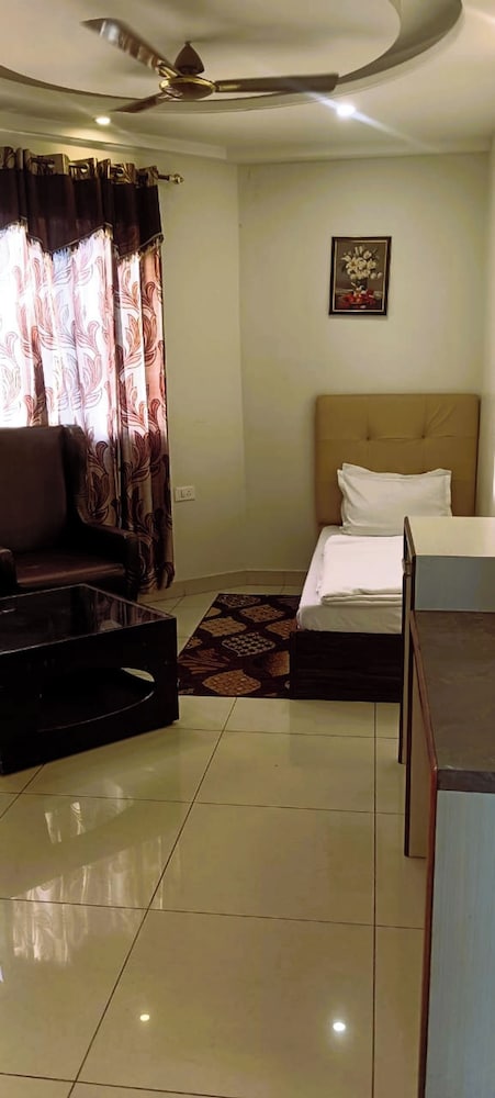 Hotel President Chintpurni