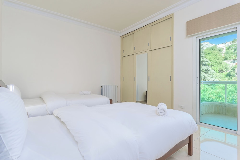 Glint 3-Bedroom Apartment & Balcony in Aley