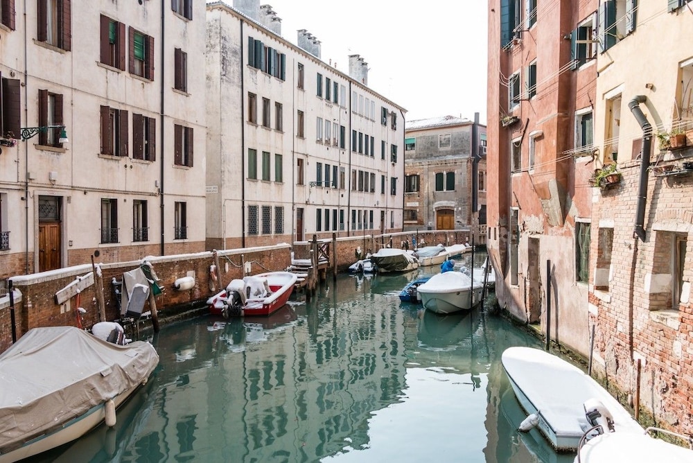 Venice Canal View Boutique Apartment