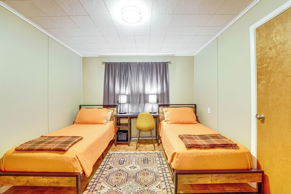 2 Mi to U of A: Centrally Located Home w/ Patio!