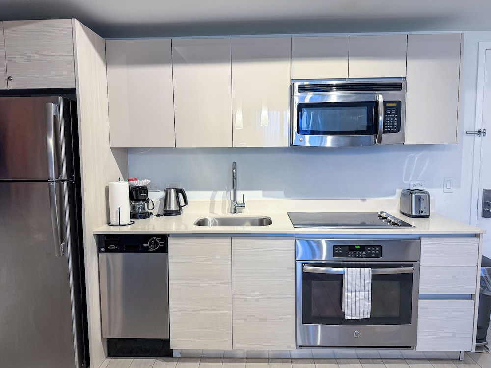 Modern Beachwalk Apt 805