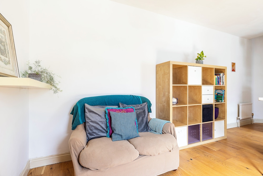A Tranquil One-bedroom Flat Near Brockwell Park