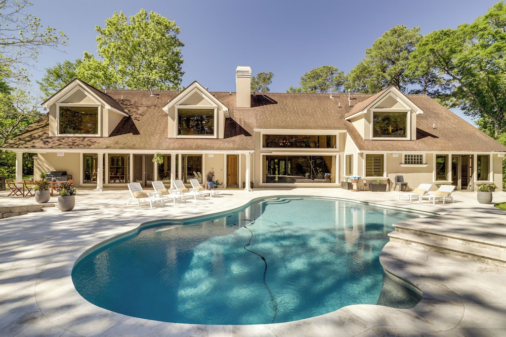 Private 25 Acre Estate w/ Lake: Fish & Canoe!