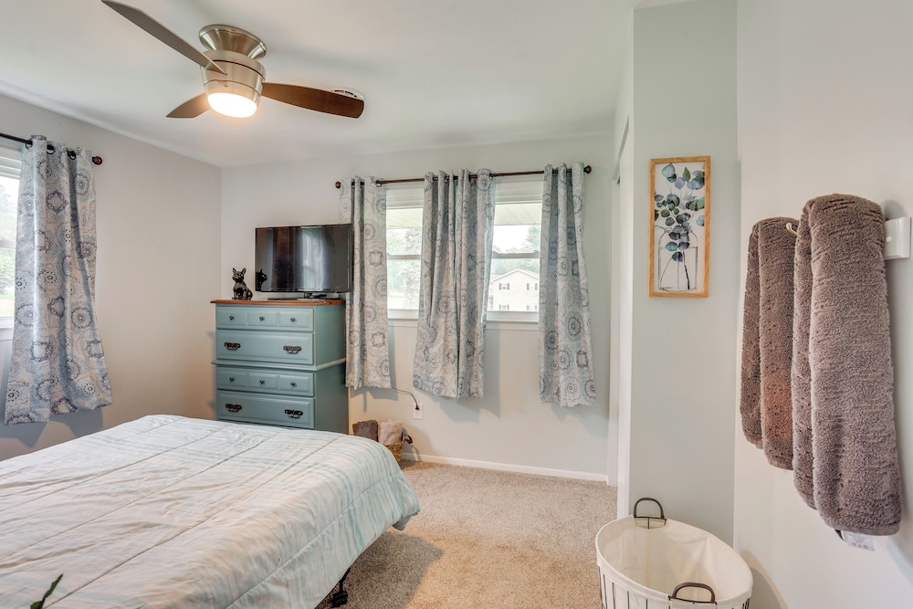 Family Retreat Near Hersheypark w/ Horse Farm View