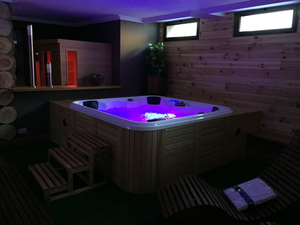 Vielha e Mijaran Vacations - Gran Chalet Hotel - Property Image 11