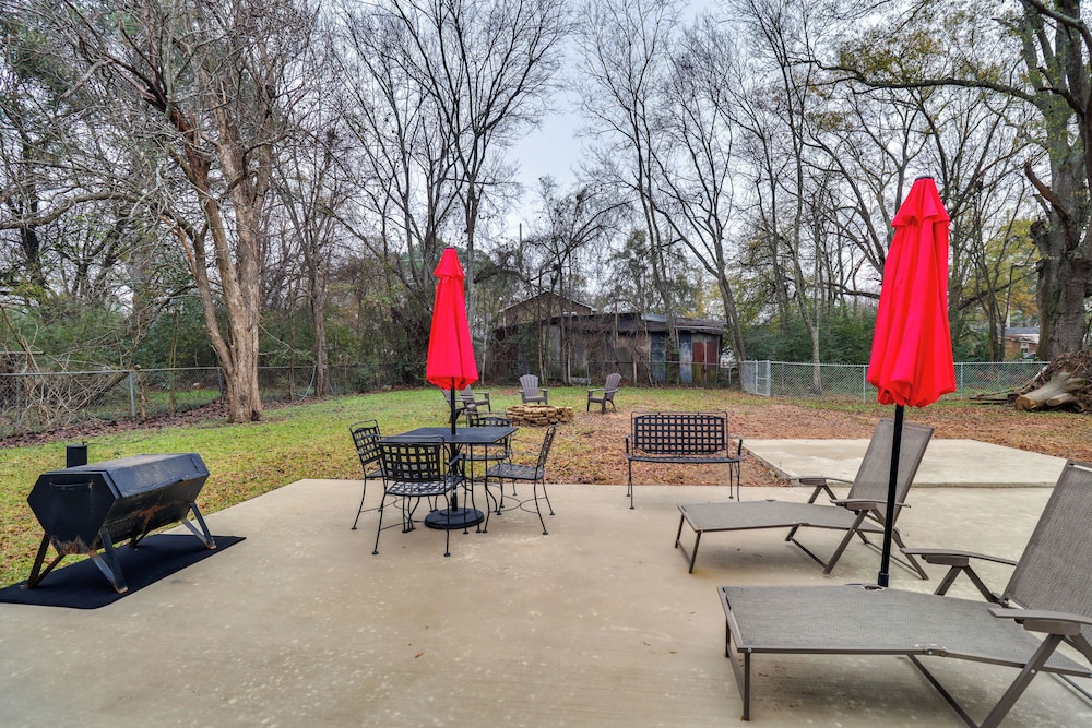 3 Mi to Mississippi Stadium: Cozy Jackson Getaway!