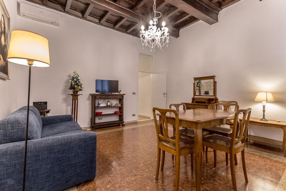 Casa Iside in Rome With 1 Bedrooms and 1 Bathrooms
