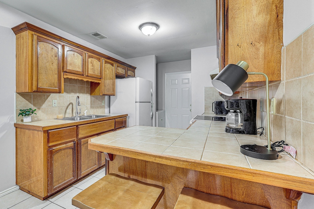 Near Utrgv & State Park: Cozy Mission Unit