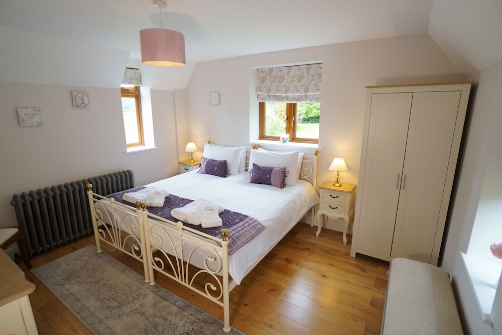 East Lodge Bolney view 4