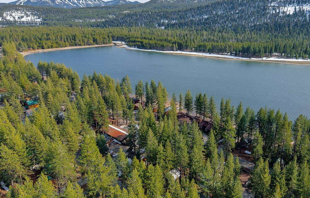 Stylish Truckee Retreat Deck, Near Lake & Skiing Moraine by Avantstay