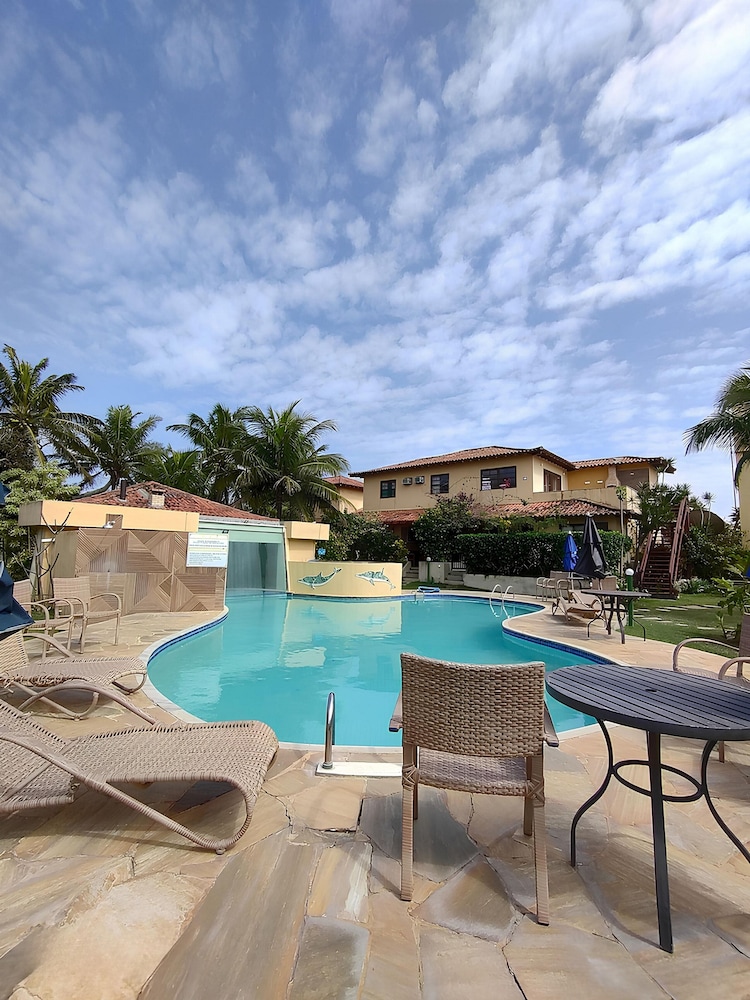 Casa DelMare Cond. com saída na praia