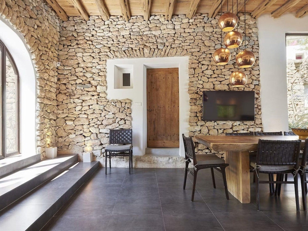 Idyllic Villa With Swimming Pool