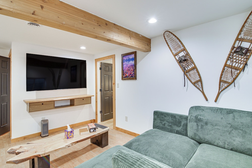 Sauna, Cold Plunge & More! Belgrade Getaway