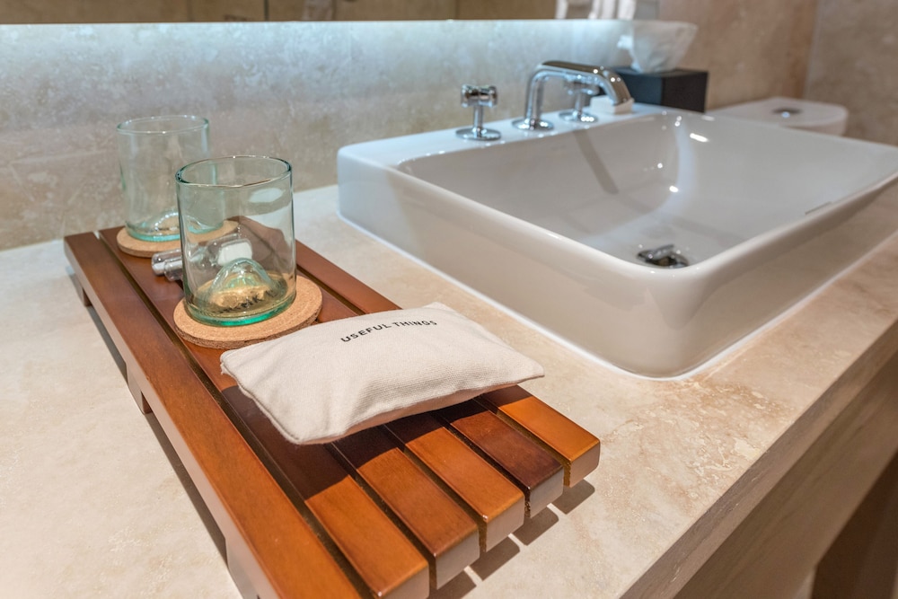 Luxury Vacation Rentals at 1 Hotel & Homes by LRMB