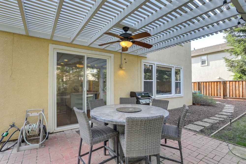 4 Mi to UC Davis: Updated Family Home!
