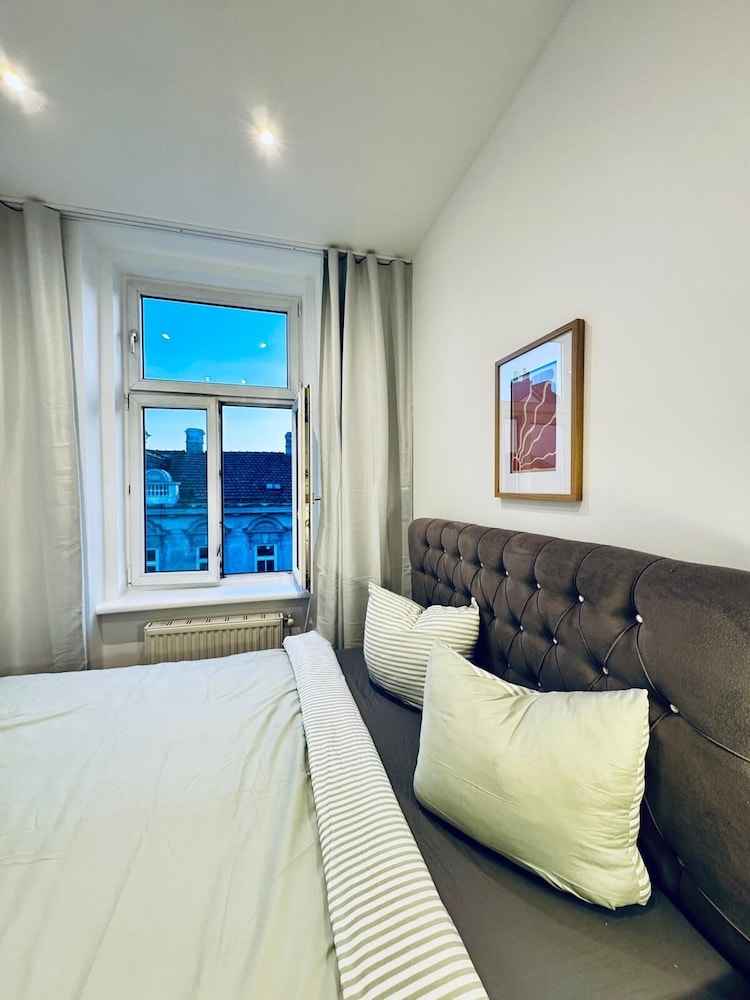 Lovely 4BR Apt Near Kaufpark Alterlaa