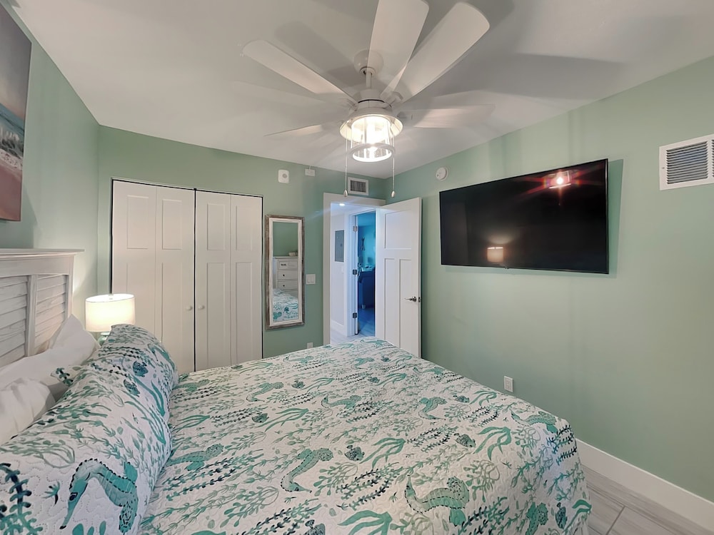 Seaside 4 by Distinctive Beach Rentals