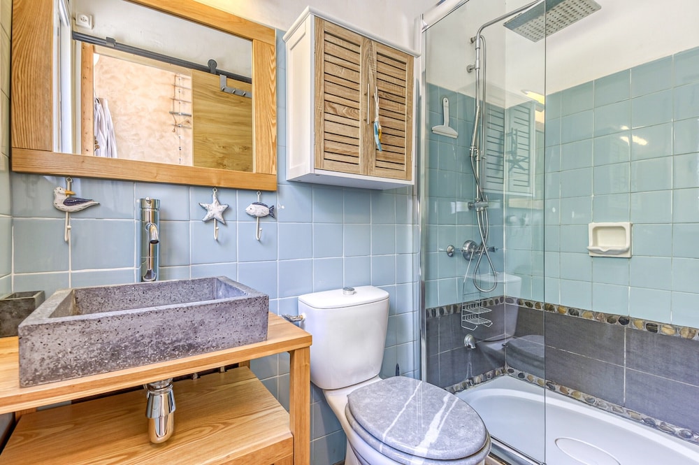 Apartment in Roses Near Platja Dels Palangrers