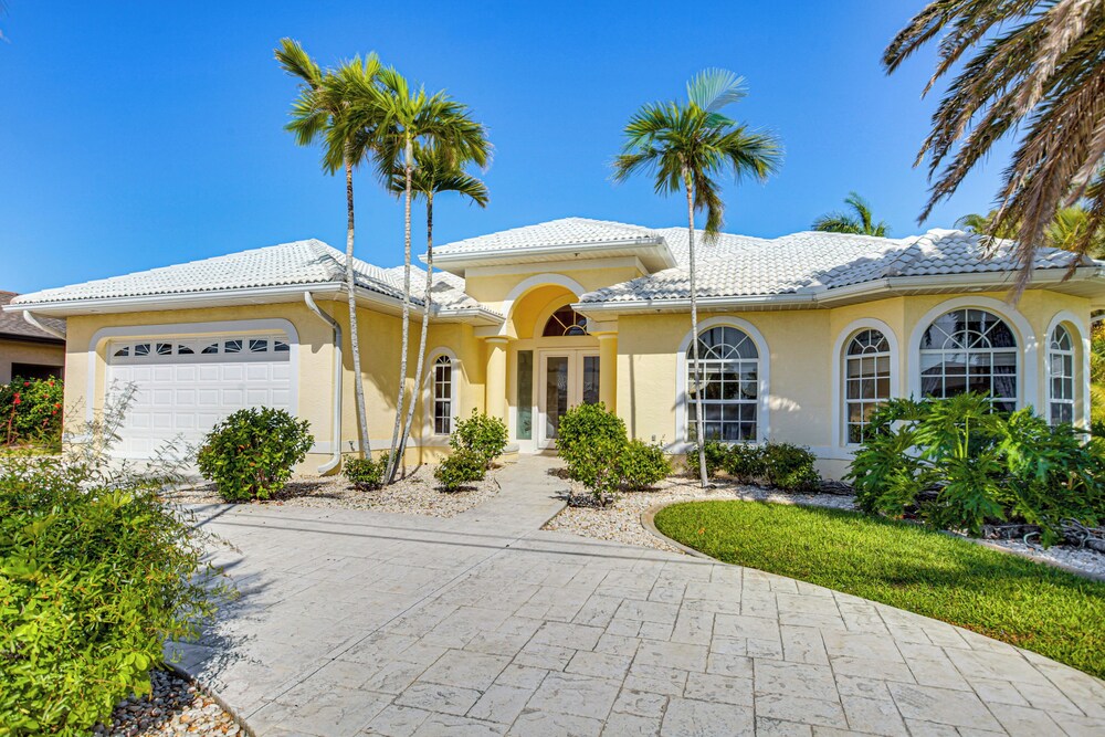 Tarpon Point Retreat w/ Dock: 1 Mi to Marina!