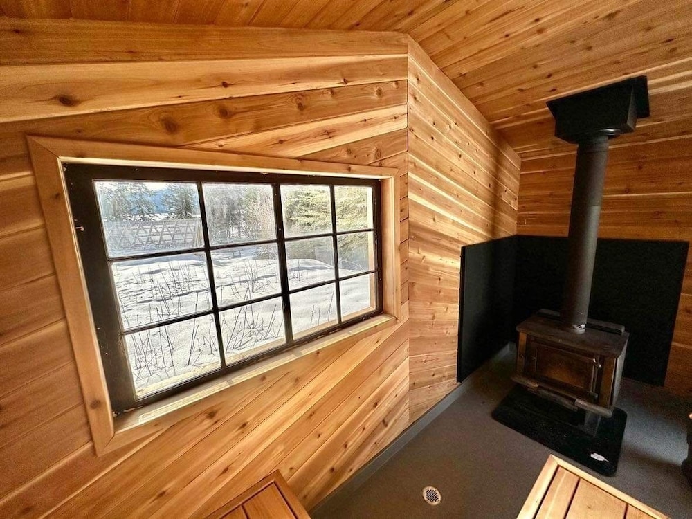 Little Atlin Lodge