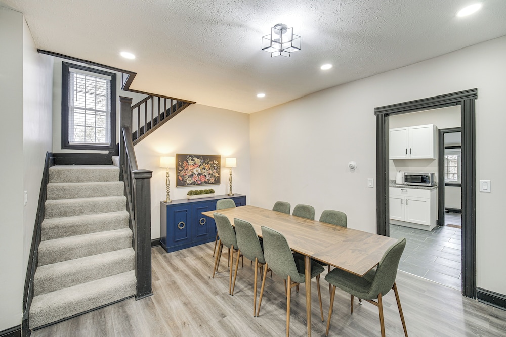 4 Mi to Dtwn: Modern Retreat w/ Yard in Cleveland