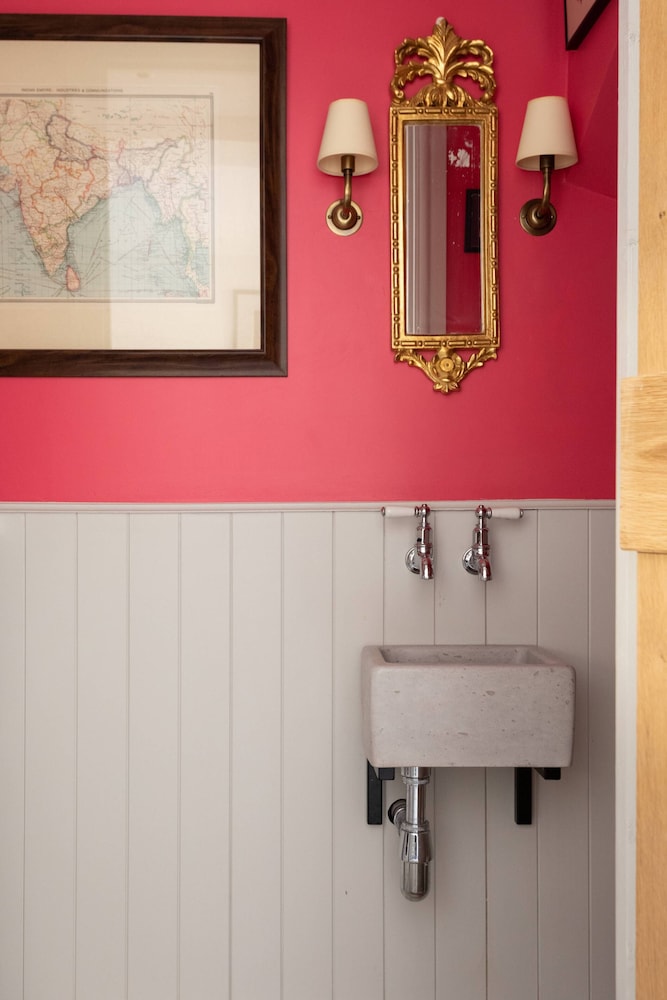 Royal Crescent Mews by Onefinestay
