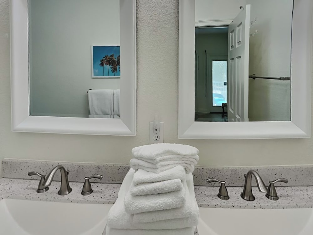 Sunny Beach by Southern Vacation Rentals
