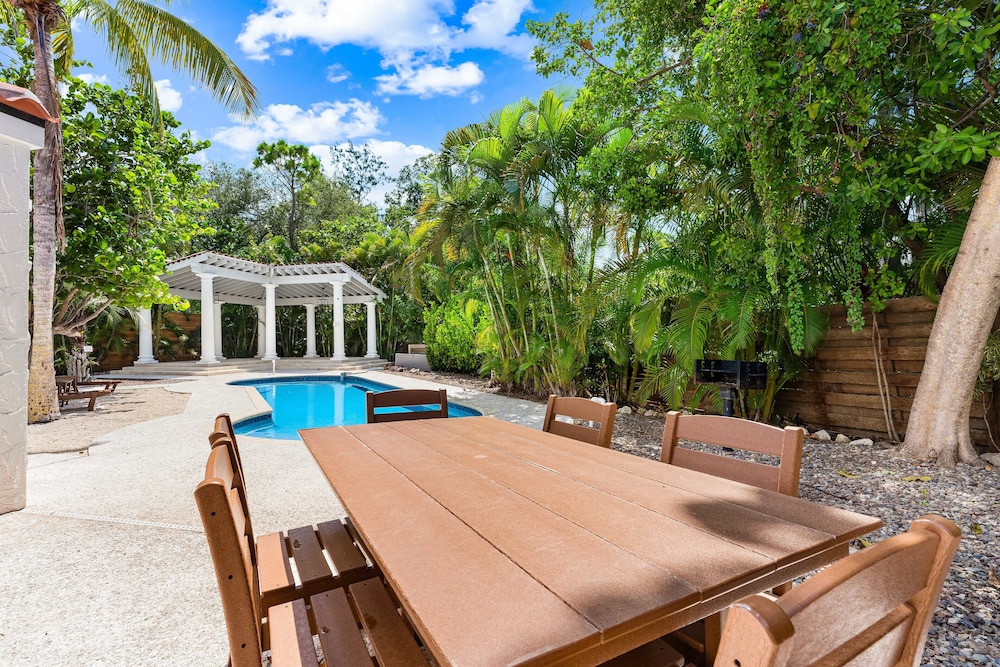 Crescent Street Villas By Beachside Mgt