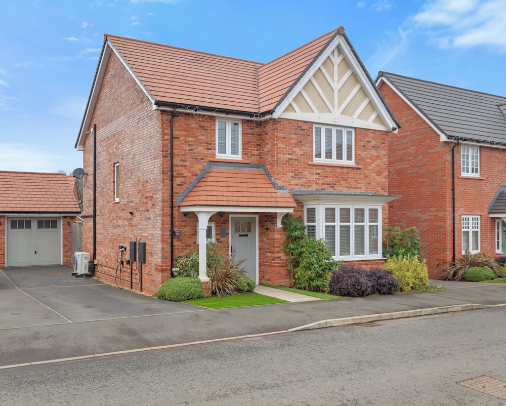 3 Bed Detached House - Sky Tv - Garden - Pets