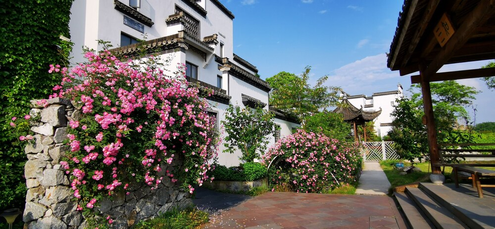 Huangshan Huizhou Creek Villa