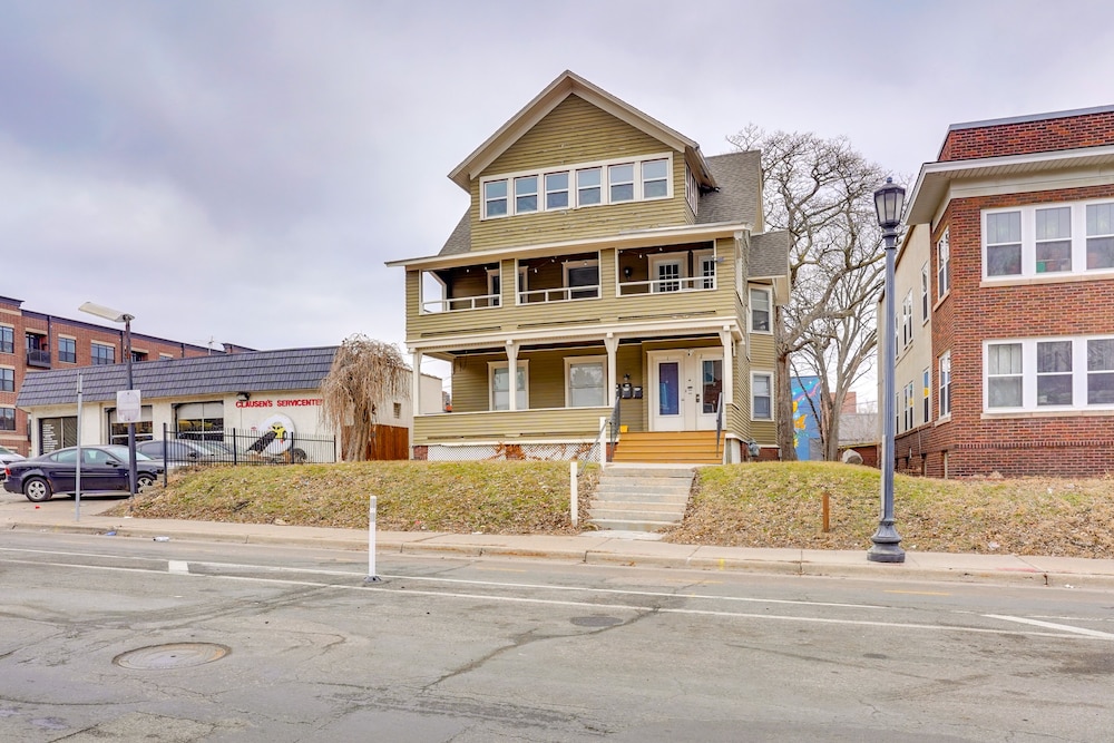 Cozy Minneapolis Apartment, 1 Mi to Downtown!